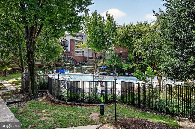 Building Photo - 1504 Lincoln Way