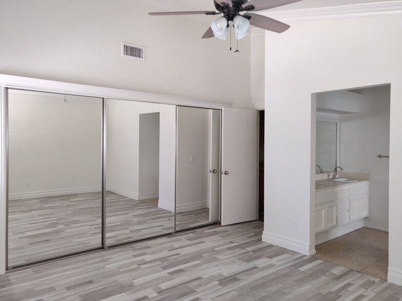 Master bedroom_1 - 3124 Oakview Ln