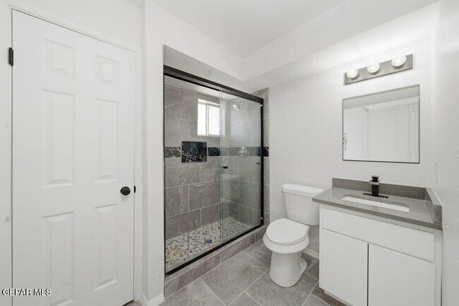 Building Photo - 821 Los Lagos Way