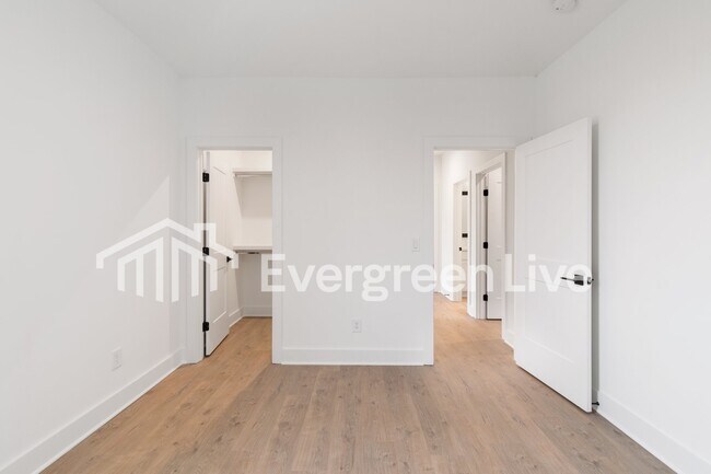 Building Photo - 129 Leggo Ave