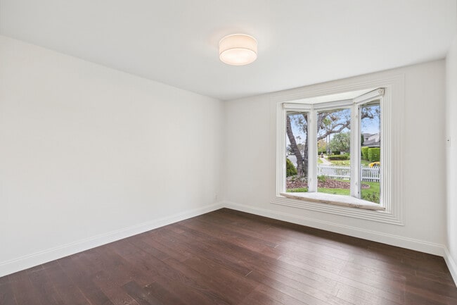 Building Photo - 1915 Windward Ln