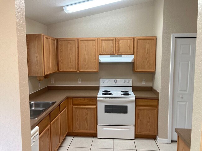 Building Photo - 3/2 Home Silver Springs Shores