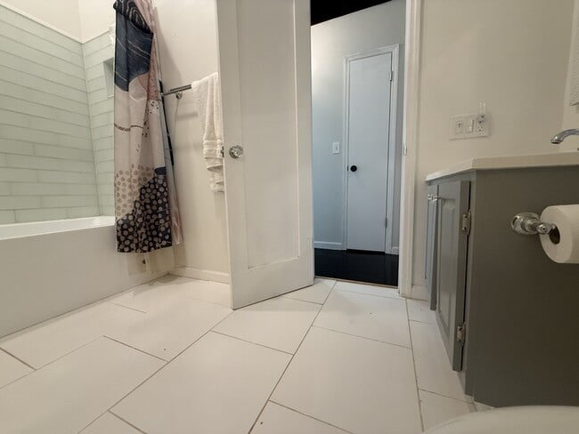 Building Photo - 23 Mallards Landing S