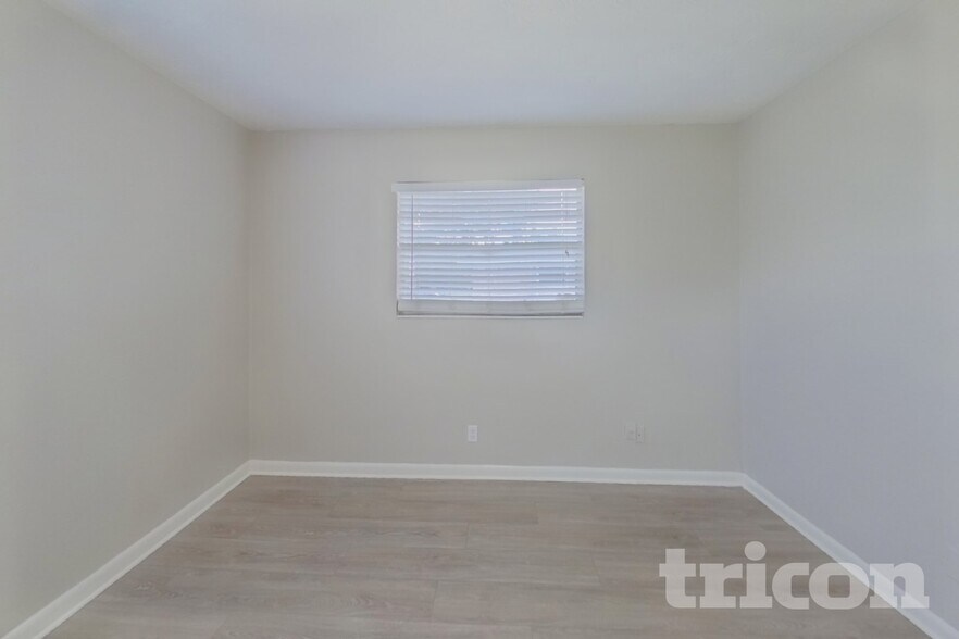 Building Photo - 671 Custer Cir