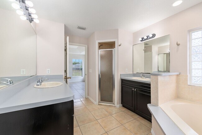 Building Photo - Spacious 3-Bedroom Home on an Oversized Lot in Marion Oaks – Modern Comfort with Room to Relax!