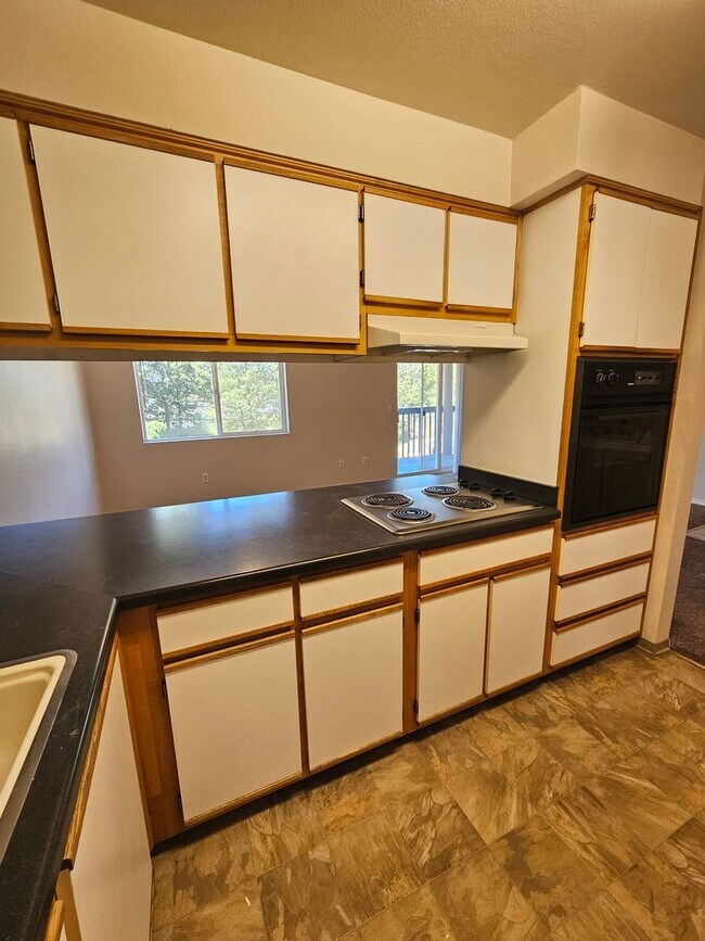 Building Photo - 300 Indian Trail Ct