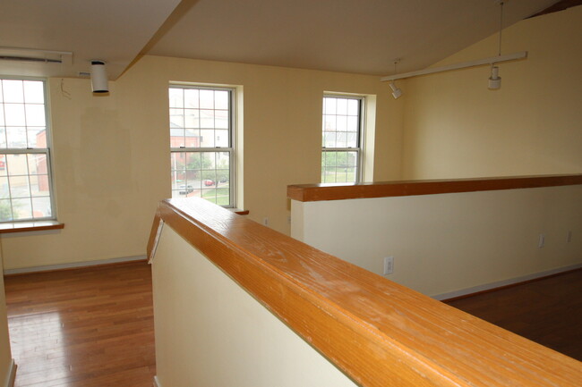 Building Photo - Amazing Canton Studio Condo CAC, W/D & par...