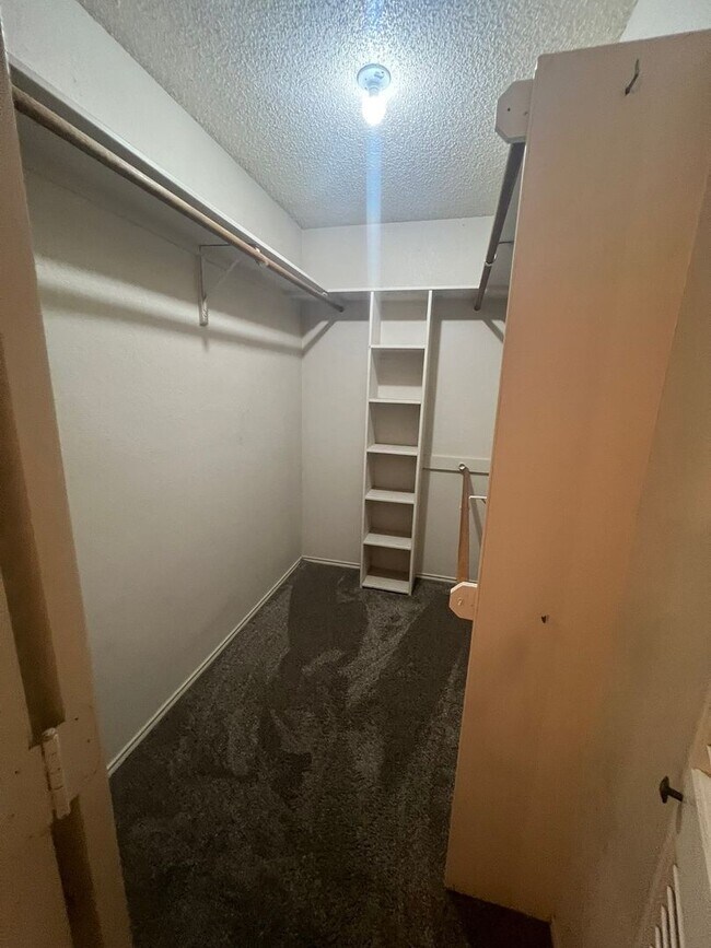 Building Photo - Very Nice 3 Bedroom