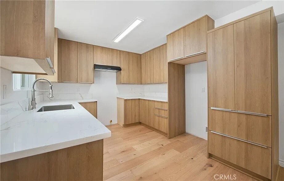 Building Photo - 8839 Cedros Ave