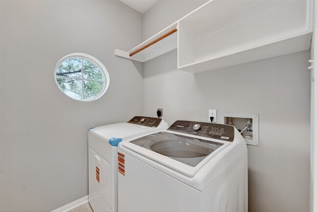 Building Photo - 23719 River Pl Dr