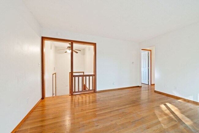 Building Photo - 9394 SE Mason Cir