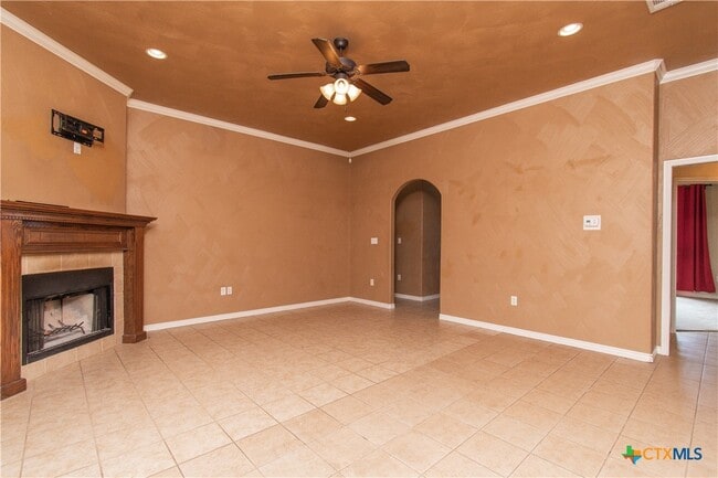 Building Photo - 305 Hedy Dr