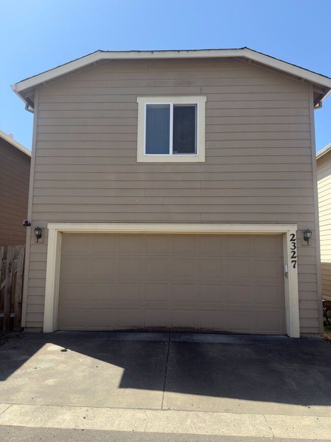 Building Photo - 2327 Sam Parrett Dr