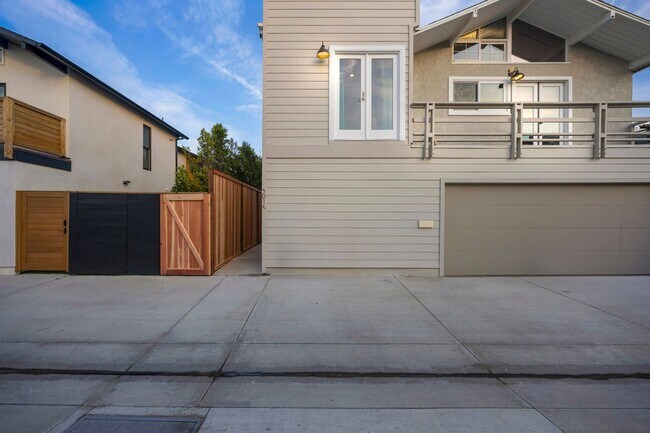 Building Photo - 301 Lugonia St