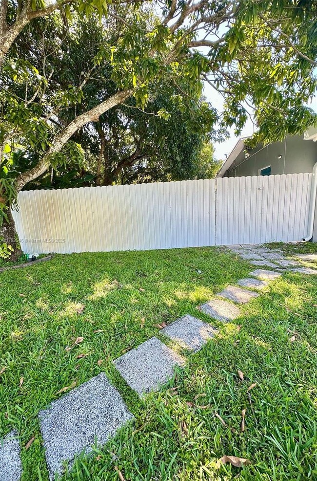 Building Photo - 40 Sutton Rd