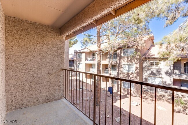 Building Photo - 2750 S Durango Dr