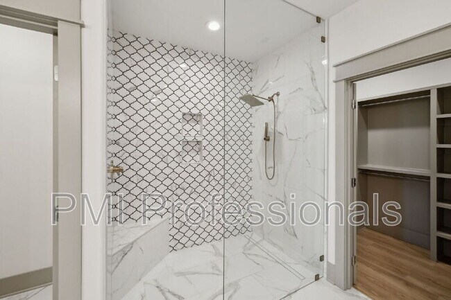 Building Photo - 3419 John Richards Dr