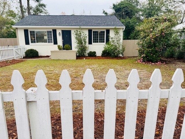 Building Photo - 3221 York Dr