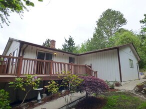 Building Photo - Charming West Seattle Rambler in the Priva...