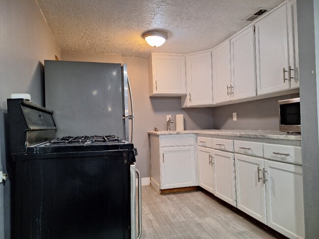 Building Photo - 5508 Maudine Ave