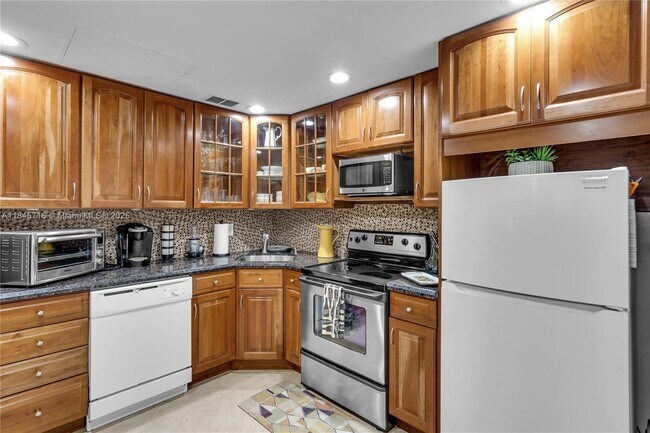 Building Photo - 2851 S Ocean Blvd