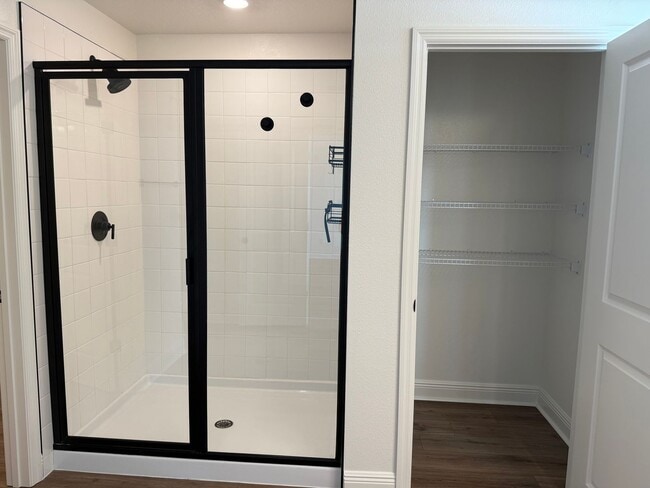 Building Photo - Beautiful 4 bedroom Home