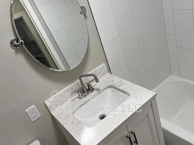 Building Photo - 1005 N King Ave