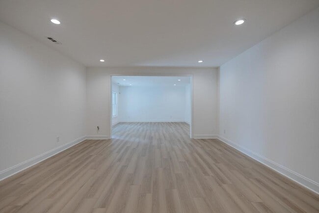 Building Photo - 11760 Stratham Dr