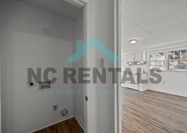 Building Photo - 721 Davis St