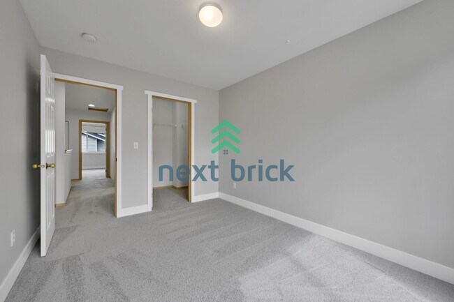 Building Photo - Spacious 5-Bed Home in Lynnwood with 2.5 Baths – Your Ideal Family Retreat!
