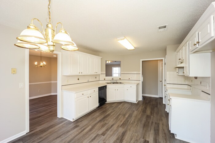 Building Photo - 6055 Yellowood Ct