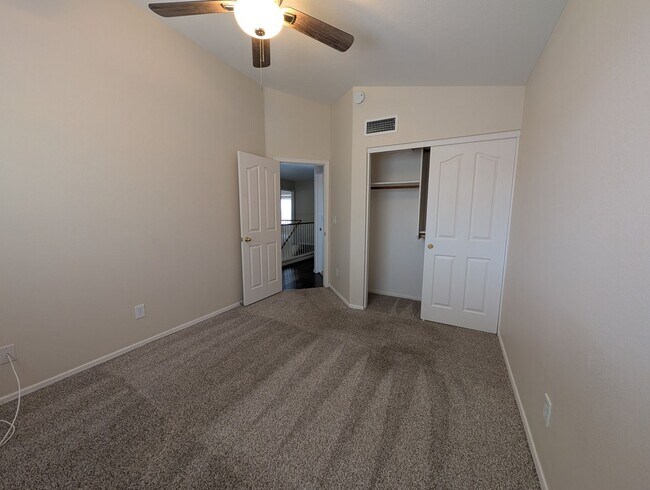 Building Photo - 4 Bedroom 2.5 Bathroom Lakewood Home