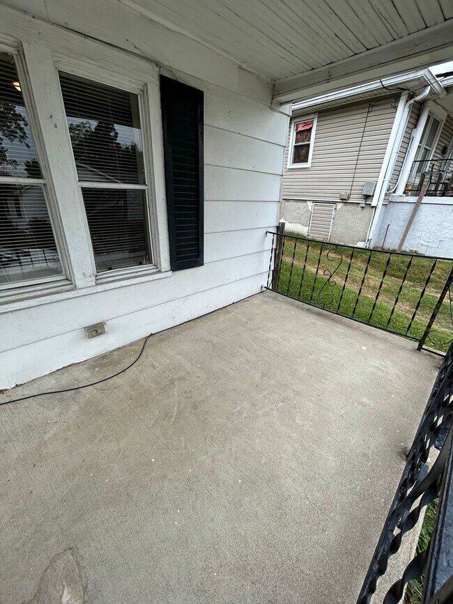 Building Photo - 2 Bedroom Single Family Home Alert!!!