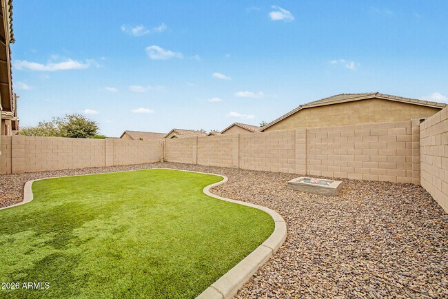 Building Photo - 3514 E Cowboy Cove Trail