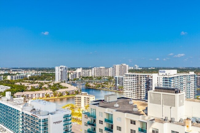 Building Photo - 4011 S Ocean Dr