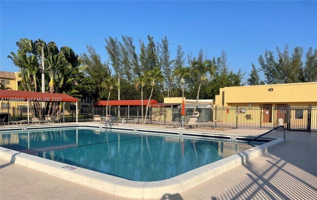 Building Photo - 5961 NW 61st Ave