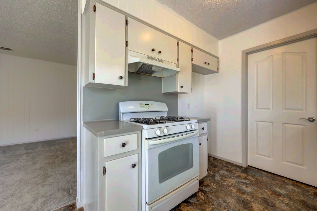 Building Photo - 8600 Woodstone Dr