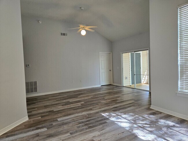 Building Photo - 3 Bedroom/ 2 Bath home at The Greens at West End