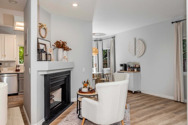 Building Photo - 1954 Bristol St