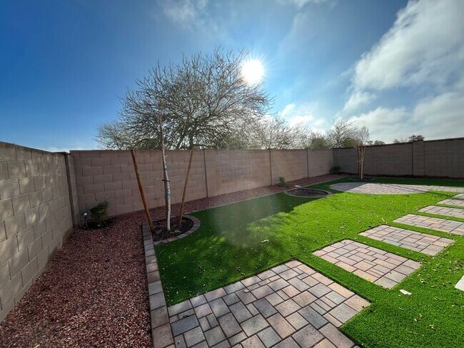 Building Photo - COMING SOON! Gorgeous 3 Bed 2 Bath in Buck...
