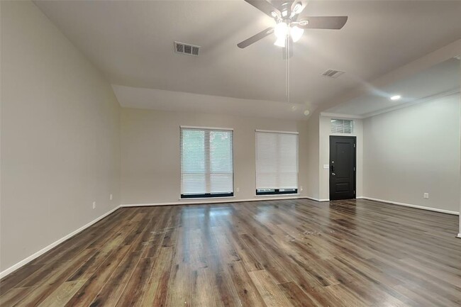 Building Photo - 7102 Blanco Pines Dr