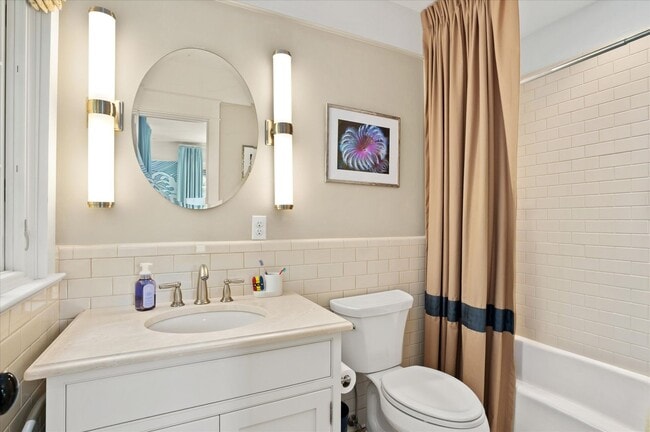 Building Photo - Exceptional Living in the Heart of Arlingt...