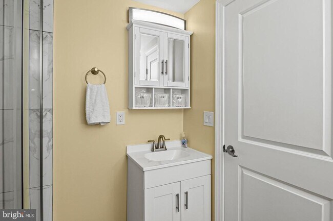 Building Photo - 35 3rd Ave