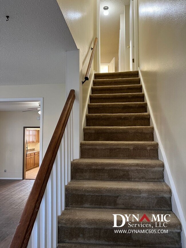 Building Photo - 813-815 S Summit Ave