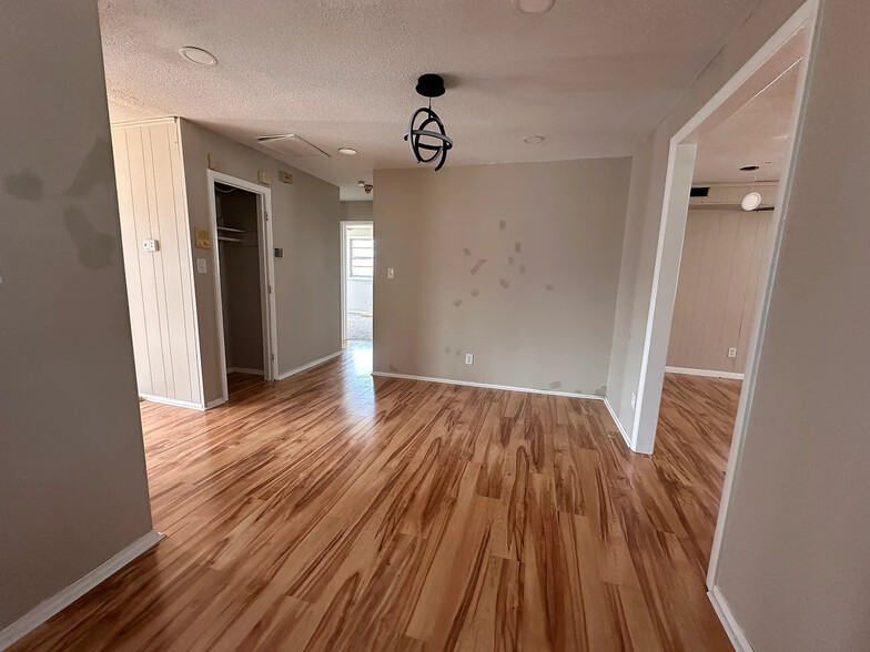 Building Photo - Room in House on Rock Quarry Rd