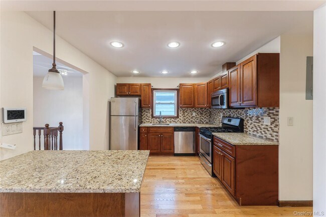 Building Photo - 228-20 Edgewood Ave