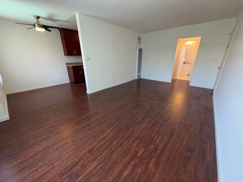 Building Photo - 1263 Hayworth Ave