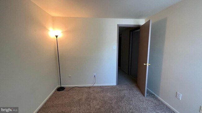 Building Photo - 744 Summit Chase Dr