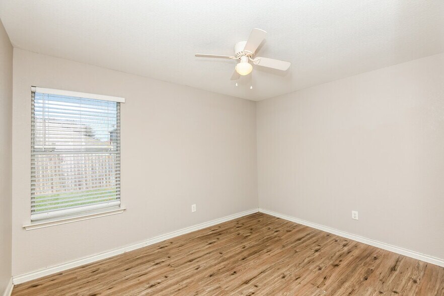Building Photo - 840 Poncho Ln
