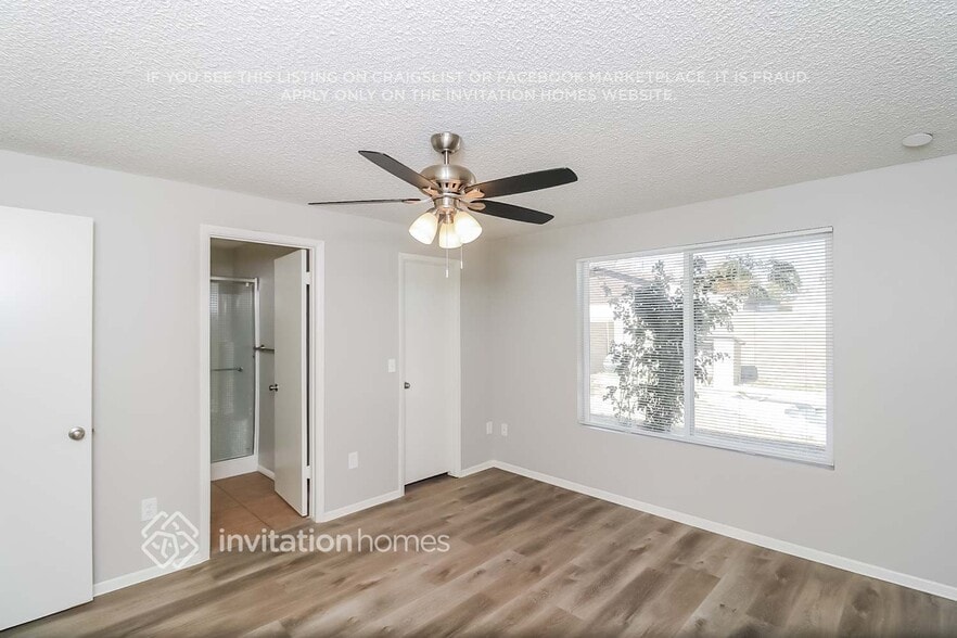 Building Photo - 5552 W Carol Ave